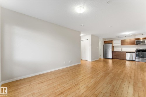 109 9523 160 Avenue, Edmonton, AB - Indoor Photo Showing Kitchen