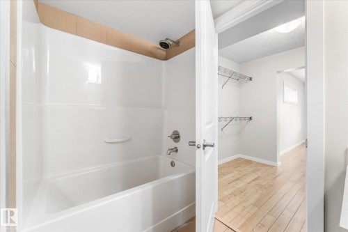 109 9523 160 Avenue, Edmonton, AB - Indoor Photo Showing Bathroom