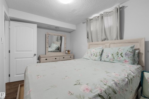 75 Grand Meadow Crescent, Edmonton, AB - Indoor Photo Showing Bedroom