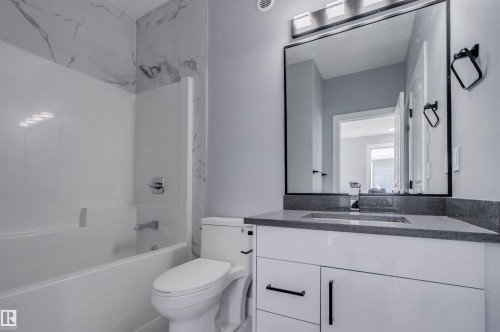 829 Morris Avenue, Leduc, AB - Indoor Photo Showing Bathroom