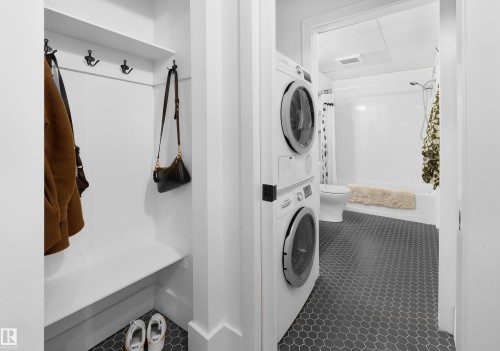 210 10024 Jasper Avenue, Edmonton, AB - Indoor Photo Showing Laundry Room