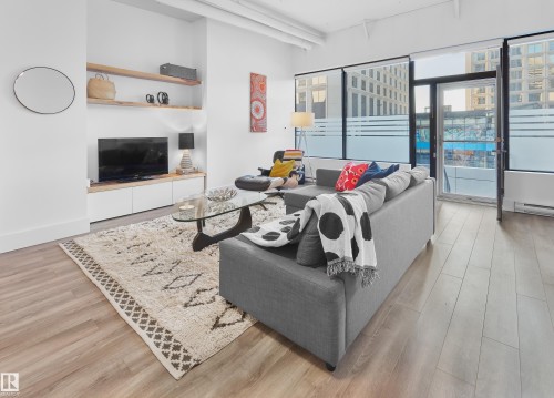 210 10024 Jasper Avenue, Edmonton, AB - Indoor Photo Showing Living Room