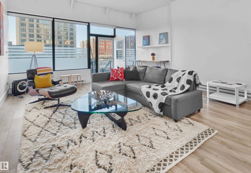 210 10024 Jasper Avenue, Edmonton, AB - Indoor Photo Showing Living Room