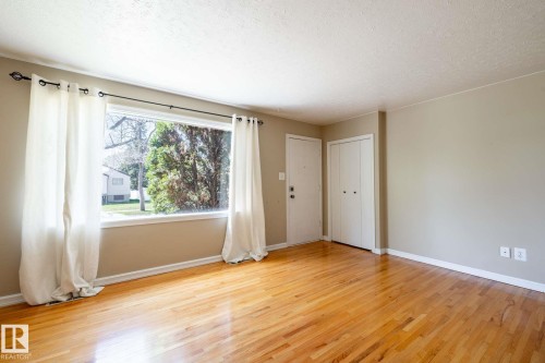 12121 39 Street, Edmonton, AB - Indoor Photo Showing Other Room