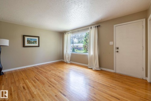 12121 39 Street, Edmonton, AB - Indoor Photo Showing Other Room