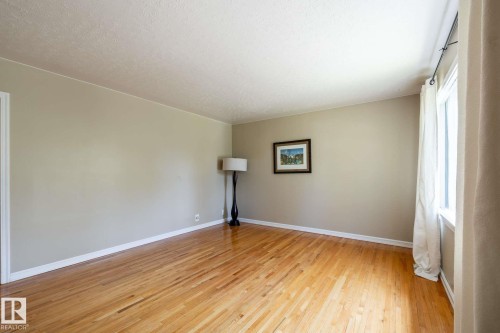 12121 39 Street, Edmonton, AB - Indoor Photo Showing Other Room