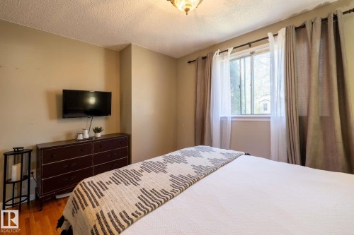 12121 39 Street, Edmonton, AB - Indoor Photo Showing Bedroom