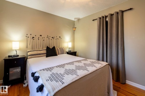 12121 39 Street, Edmonton, AB - Indoor Photo Showing Bedroom