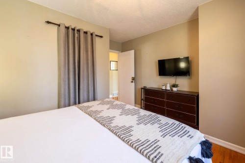 12121 39 Street, Edmonton, AB - Indoor Photo Showing Bedroom