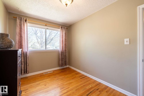 12121 39 Street, Edmonton, AB - Indoor Photo Showing Other Room