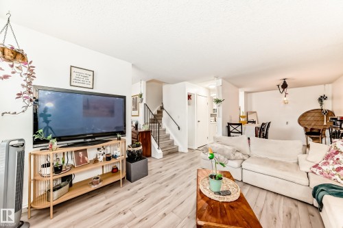 17116 108 Street, Edmonton, AB - Indoor Photo Showing Living Room