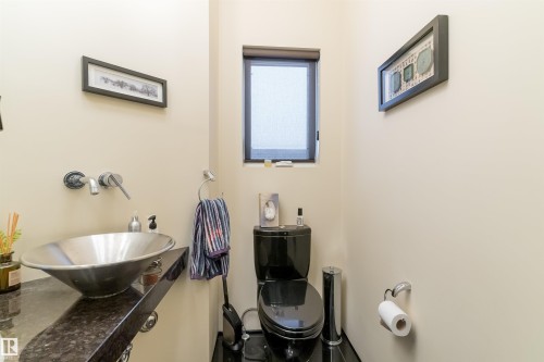 1681 Toane Wynd, Edmonton, AB - Indoor Photo Showing Bathroom