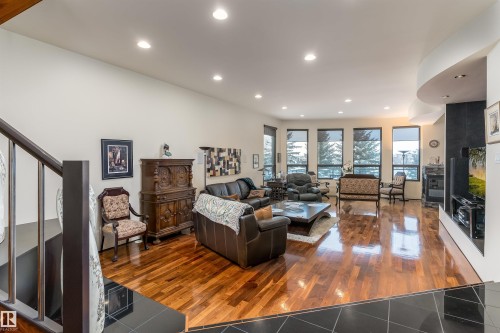 1681 Toane Wynd, Edmonton, AB - Indoor Photo Showing Other Room