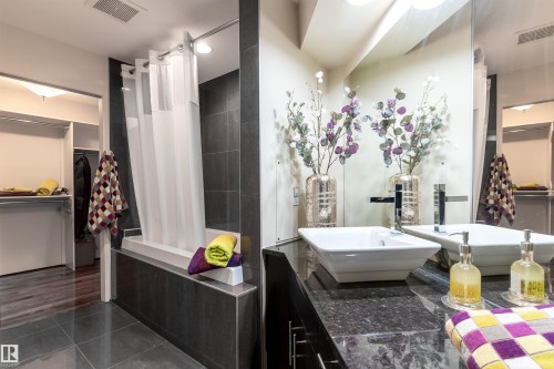 1681 Toane Wynd, Edmonton, AB - Indoor Photo Showing Bathroom