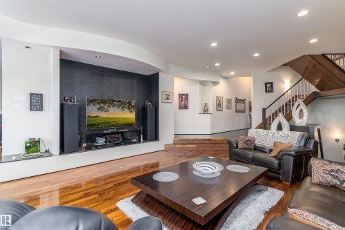 1681 Toane Wynd, Edmonton, AB - Indoor Photo Showing Living Room