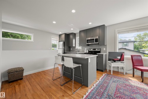 9803 74 Avenue, Edmonton, AB - Indoor Photo Showing Kitchen With Upgraded Kitchen