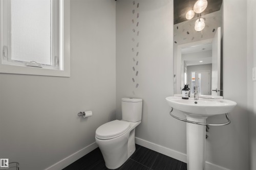 9803 74 Avenue, Edmonton, AB - Indoor Photo Showing Bathroom