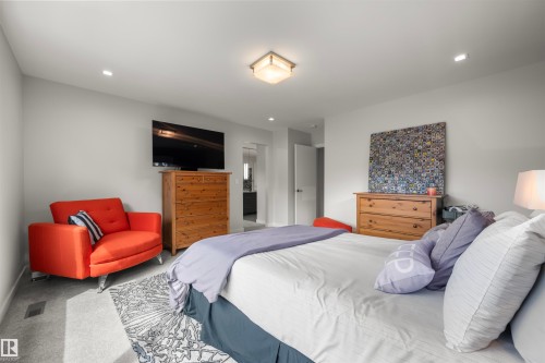 9803 74 Avenue, Edmonton, AB - Indoor Photo Showing Bedroom