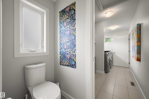 9803 74 Avenue, Edmonton, AB - Indoor Photo Showing Bathroom