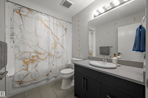 9803 74 Avenue, Edmonton, AB - Indoor Photo Showing Bathroom