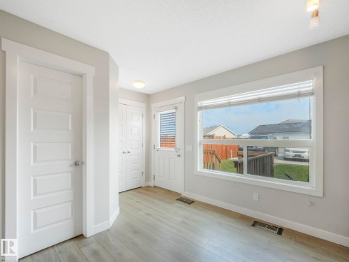 648 Lewis Greens Drive, Edmonton, AB - Indoor Photo Showing Other Room
