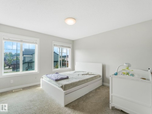 648 Lewis Greens Drive, Edmonton, AB - Indoor Photo Showing Bedroom