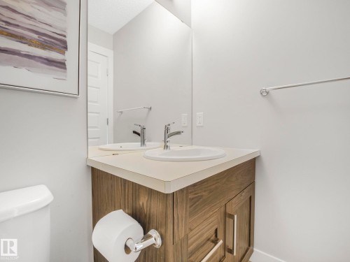 648 Lewis Greens Drive, Edmonton, AB - Indoor Photo Showing Bathroom