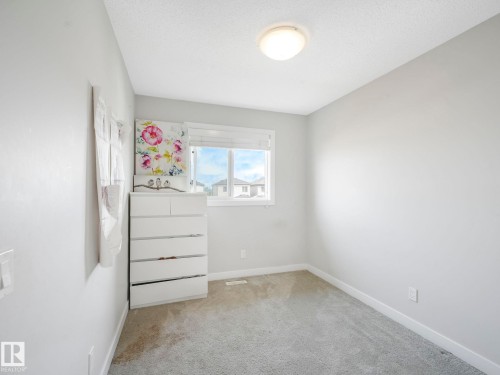 648 Lewis Greens Drive, Edmonton, AB - Indoor Photo Showing Other Room