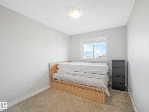 648 Lewis Greens Drive, Edmonton, AB - Indoor Photo Showing Bedroom