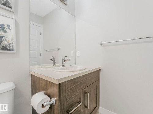 648 Lewis Greens Drive, Edmonton, AB - Indoor Photo Showing Bathroom