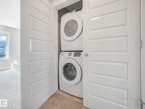 648 Lewis Greens Drive, Edmonton, AB - Indoor Photo Showing Laundry Room