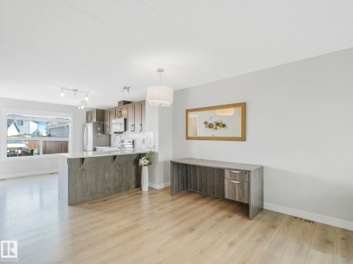 648 Lewis Greens Drive, Edmonton, AB - Indoor Photo Showing Kitchen