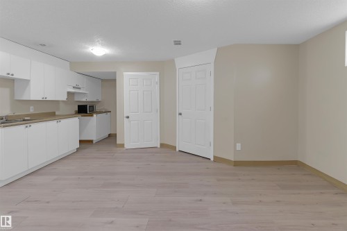 460 Gibb Wynd, Edmonton, AB - Indoor Photo Showing Kitchen With Double Sink