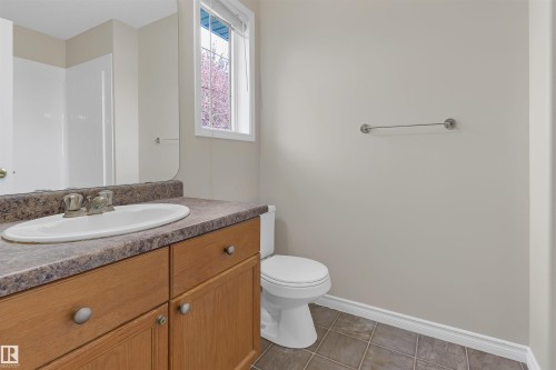 460 Gibb Wynd, Edmonton, AB - Indoor Photo Showing Bathroom
