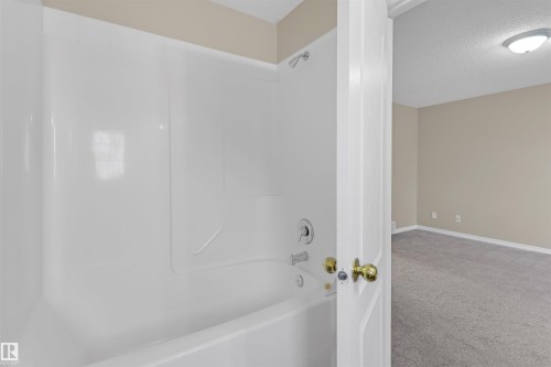 460 Gibb Wynd, Edmonton, AB - Indoor Photo Showing Bathroom