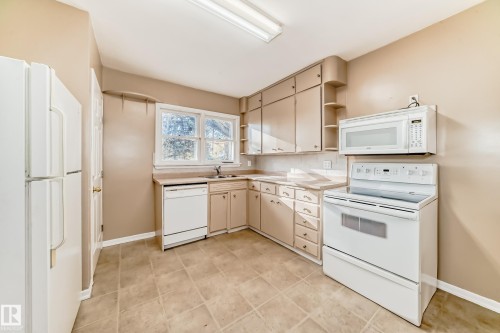 12807 121 Avenue, Edmonton, AB - Indoor Photo Showing Kitchen