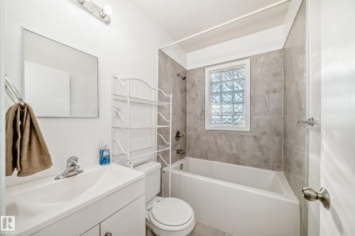 12807 121 Avenue, Edmonton, AB - Indoor Photo Showing Bathroom