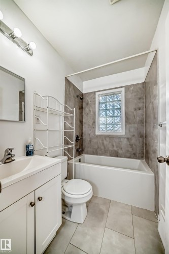 12807 121 Avenue, Edmonton, AB - Indoor Photo Showing Bathroom