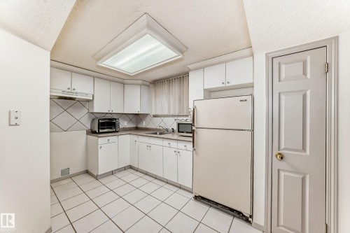 12807 121 Avenue, Edmonton, AB - Indoor Photo Showing Kitchen
