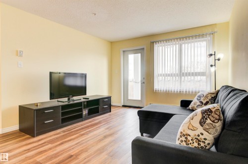 311 5340 199 Street, Edmonton, AB - Indoor Photo Showing Living Room