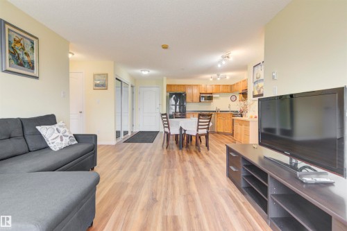 311 5340 199 Street, Edmonton, AB - Indoor Photo Showing Living Room