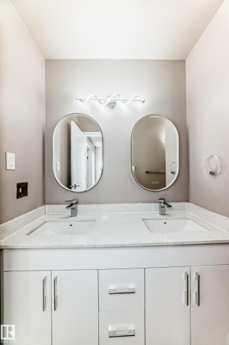 44 4403 Riverbend Road, Edmonton, AB - Indoor Photo Showing Bathroom