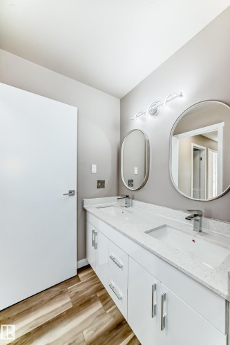 44 4403 Riverbend Road, Edmonton, AB - Indoor Photo Showing Bathroom