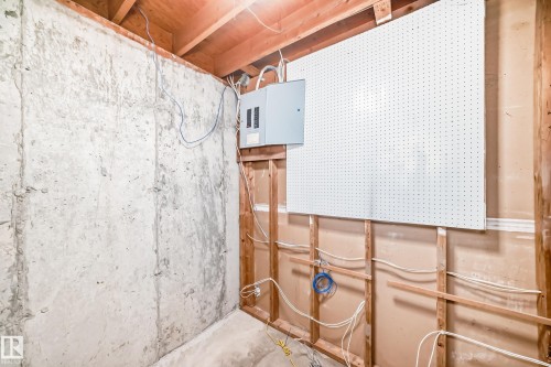 44 4403 Riverbend Road, Edmonton, AB - Indoor