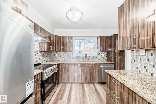 44 4403 Riverbend Road, Edmonton, AB - Indoor Photo Showing Kitchen With Stainless Steel Kitchen With Upgraded Kitchen