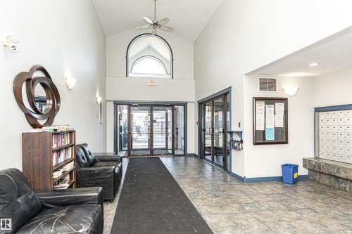 123 2305 35A Avenue, Edmonton, AB - Indoor Photo Showing Other Room