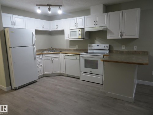 123 2305 35A Avenue, Edmonton, AB - Indoor Photo Showing Kitchen