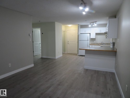 123 2305 35A Avenue, Edmonton, AB - Indoor Photo Showing Kitchen