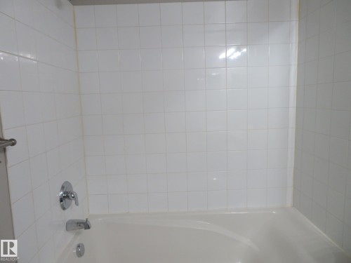 123 2305 35A Avenue, Edmonton, AB - Indoor Photo Showing Bathroom