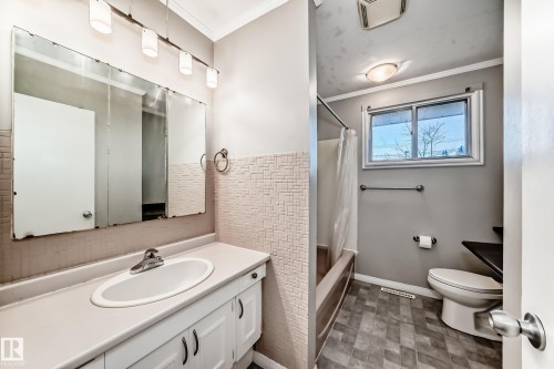 14112 59 Street Nw, Edmonton, AB - Indoor Photo Showing Bathroom
